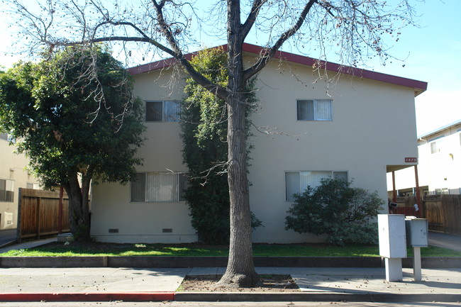 1075 Roewill Dr in San Jose, CA - Foto de edificio - Building Photo