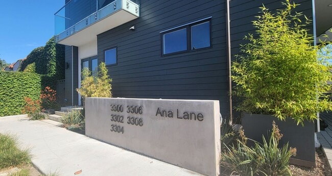 Newly Built Tri-Level Townhome with 3 Bedr in Los Angeles, CA - Building Photo - Building Photo