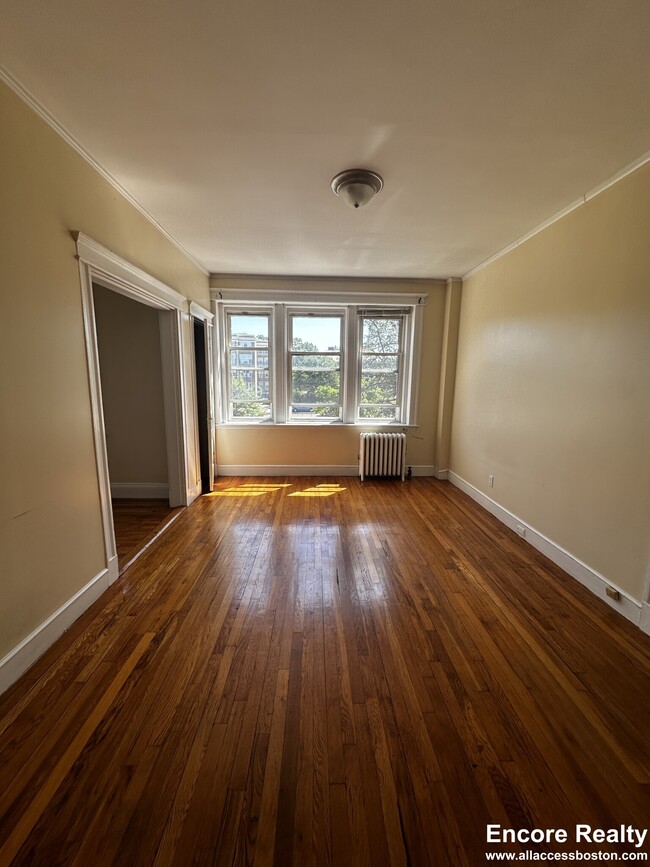 1637 Commonwealth Ave, Unit 7 in Boston, MA - Building Photo - Building Photo