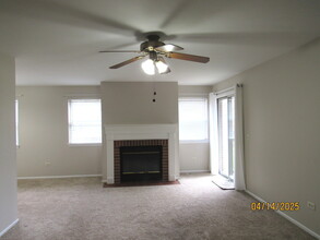 2826 Meadow Ln in Schaumburg, IL - Building Photo - Building Photo