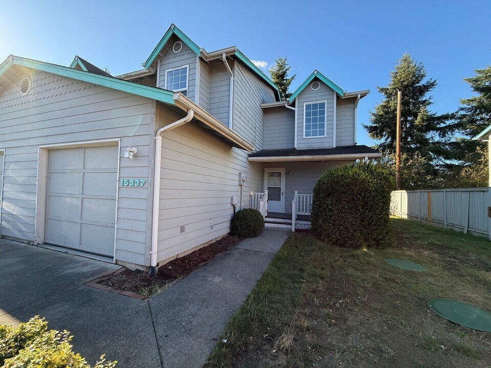 15337-15339 Berry Valley Dr SE in Yelm, WA - Building Photo