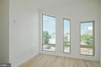 2331 Frankford Ave in Philadelphia, PA - Building Photo - Building Photo