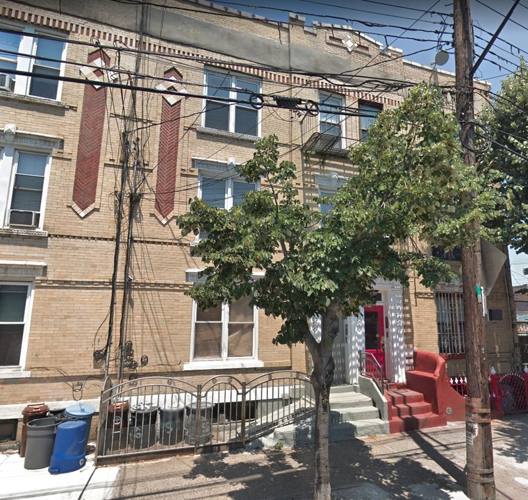 89 Beadel St in Brooklyn, NY - Building Photo