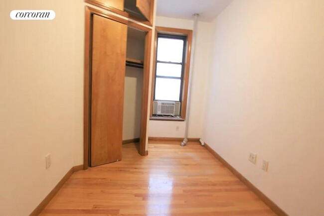 202 Mott St in New York, NY - Building Photo - Building Photo