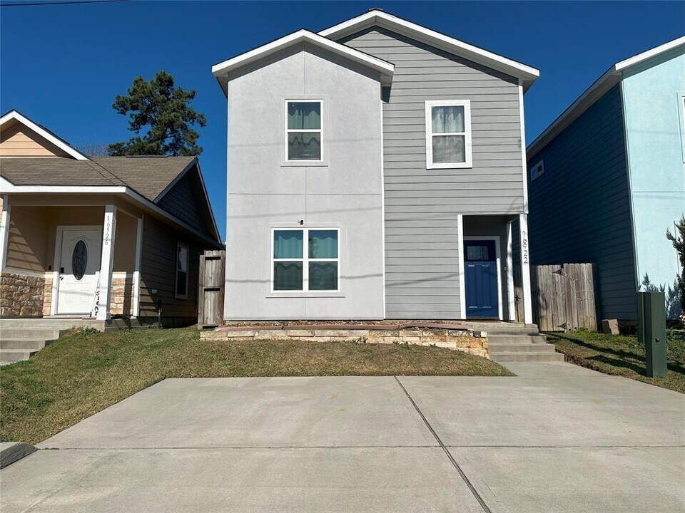 16922 Glenheath St in Montgomery, TX - Building Photo