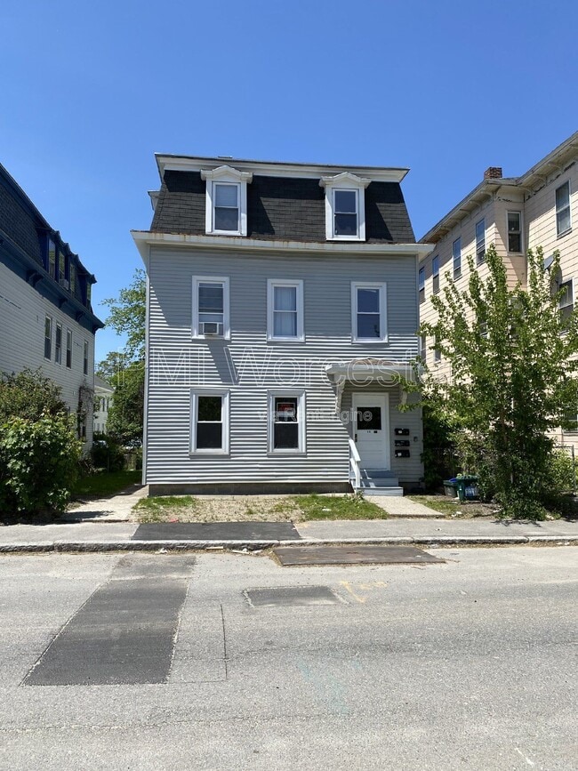 15 Goulding St in Worcester, MA - Foto de edificio - Building Photo