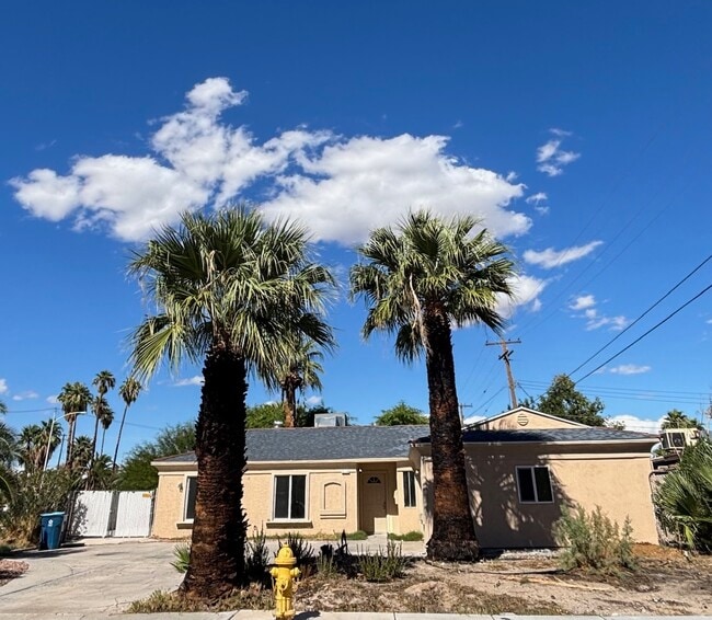 3816 San Joaquin Ave in Las Vegas, NV - Building Photo - Building Photo