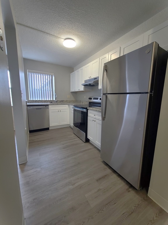 property at 48 Peninsula Pl
