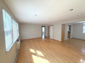 8734 W Summerdale Ave in Chicago, IL - Building Photo - Building Photo