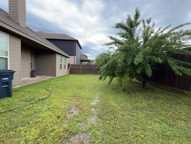 8217 Spruce Meadows Dr, Unit 302 - 6I in Fort Worth, TX - Building Photo - Building Photo