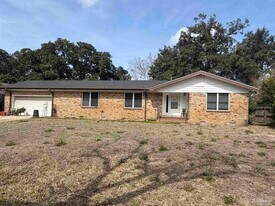7640 Templeton Rd in Pensacola, FL - Building Photo