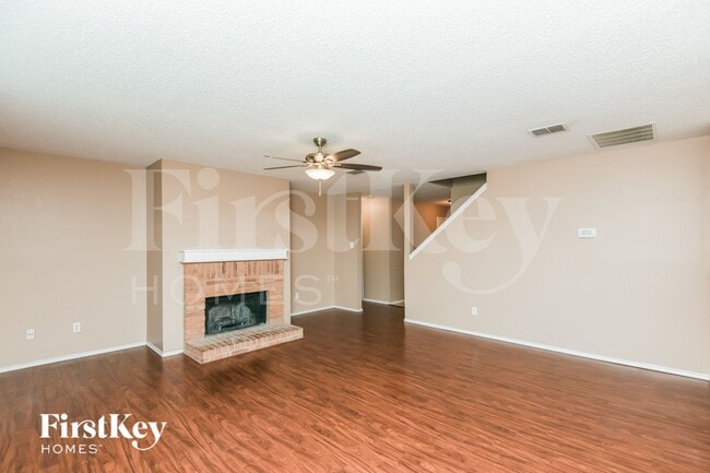 1301 Anna Lea Ln in Burleson, TX - Foto de edificio - Building Photo