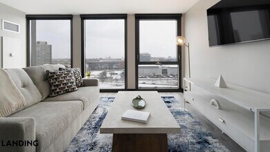 1922 W Ogden Ave, Unit 1405 in Chicago, IL - Building Photo - Building Photo