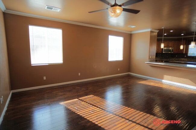 7001 Sparkler Way in Bakersfield, CA - Building Photo - Building Photo