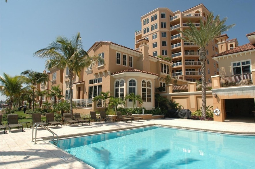 505 Mandalay Ave, Unit 62 in Clearwater, FL - Building Photo