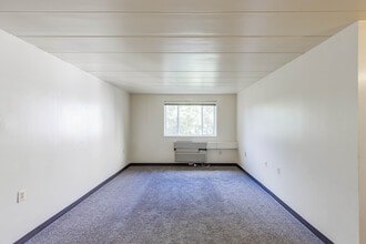 Valley View Gardens in New Brighton, PA - Building Photo - Interior Photo