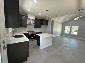 136 Breezeway Dr in Rockport, TX - Building Photo - Building Photo