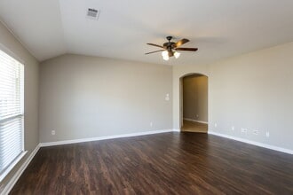 1404 Nightingale Dr in Aubrey, TX - Building Photo - Building Photo