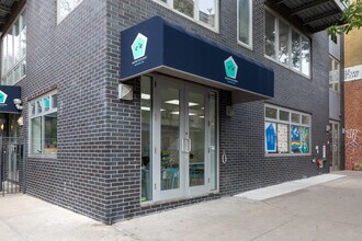 342 Bedford Ave in Brooklyn, NY - Building Photo - Building Photo