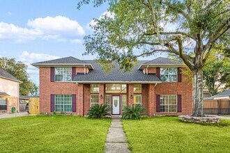 18311 Oak Hampton Dr in Houston, TX - Building Photo - Building Photo