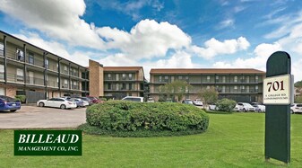 701 S College Rd in Lafayette, LA - Building Photo