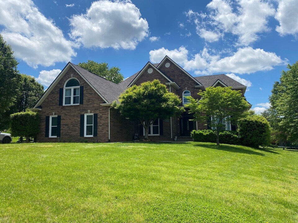 2857 Carriage Way in Clarksville, TN - Building Photo