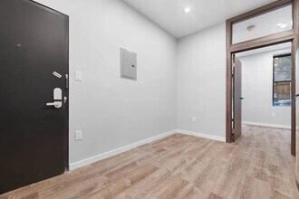 437 W 46th St in New York, NY - Building Photo - Building Photo