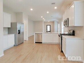 1911 Ballesteros St in Crosby, TX - Building Photo - Building Photo