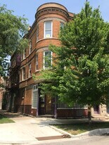 2558 W Iowa St, Unit 2R in Chicago, IL - Building Photo