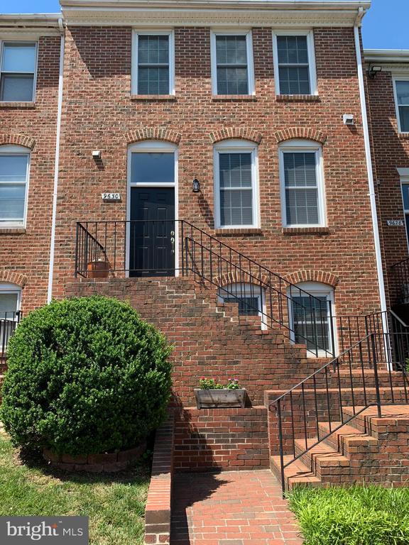 property at 9630 Sutton Green Ct