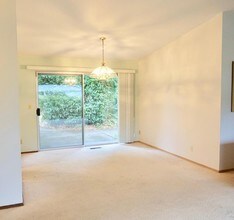 13305 SE 42nd St in Bellevue, WA - Building Photo - Building Photo