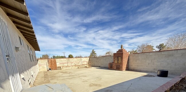 10357 E Avenue R8 in Littlerock, CA - Building Photo - Building Photo