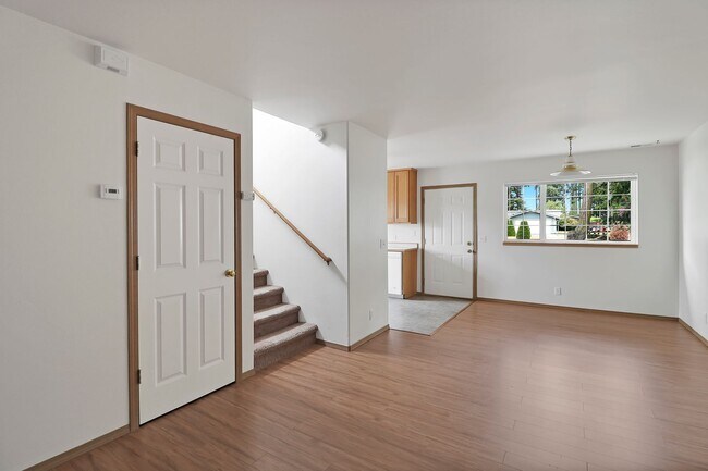 732 NW Paragon Pl in Oak Harbor, WA - Foto de edificio - Building Photo