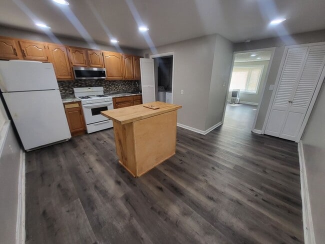 2447 Harriet Ave in Baltimore, MD - Building Photo - Building Photo