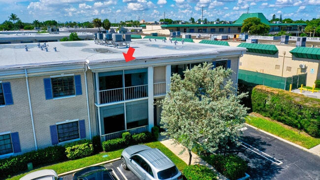 170 Cypress Club Dr in Pompano Beach, FL - Building Photo - Building Photo