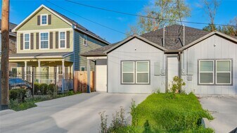 8412 Sunnyhill St in Houston, TX - Building Photo