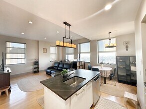 4 BEACON Way in Jersey City, NJ - Building Photo - Building Photo