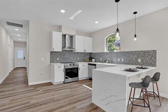 705 E Hanna St in Denison, TX - Building Photo - Building Photo