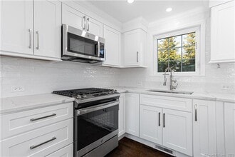 36 Poe Ct in Fairfield, CT - Building Photo - Building Photo