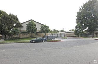 850 E Grand Ave in Pomona, CA - Building Photo - Building Photo