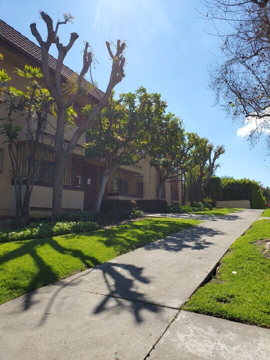 Mariposa Apartments in Los Angeles, CA - Building Photo