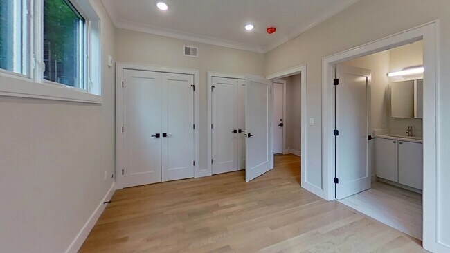 104 Warren St, Unit #1 in Boston, MA - Building Photo - Building Photo