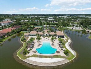 109 Moscata Wy in Nokomis, FL - Building Photo - Building Photo