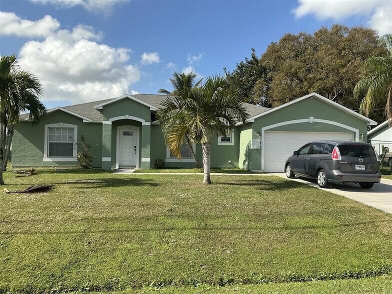 1836 SE Fallon Dr in Port St. Lucie, FL - Foto de edificio