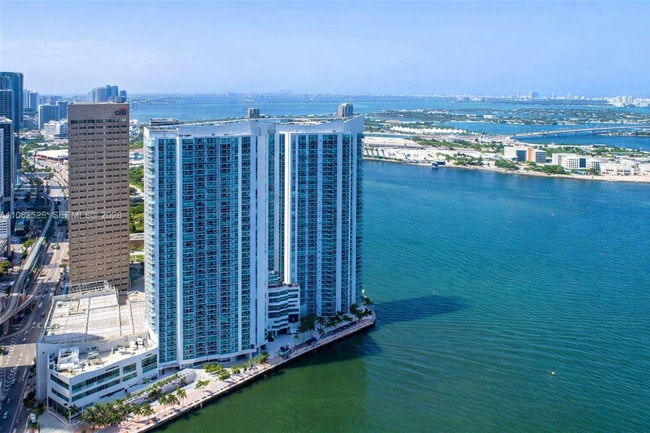 335 S Biscayne Blvd, Unit 17 in Miami, FL - Foto de edificio - Building Photo