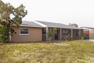 412 59th Ave Dr W in Bradenton, FL - Foto de edificio - Building Photo