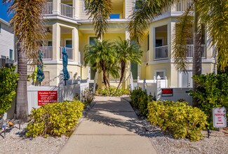 2203 Avenue C in Bradenton Beach, FL - Building Photo - Building Photo