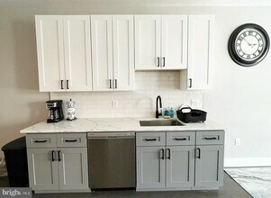 2034 Ridge Ave-Unit -3 in Philadelphia, PA - Foto de edificio - Building Photo