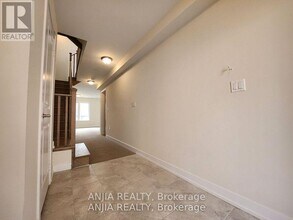 104 Credit Ln in Richmond Hill, ON - Building Photo - Building Photo