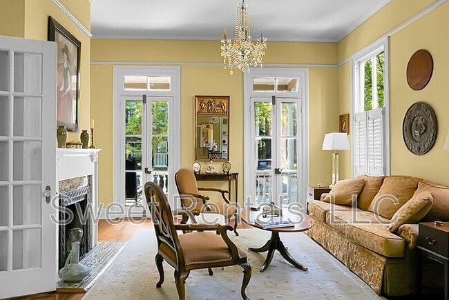 6 Wentworth St in Charleston, SC - Building Photo - Building Photo